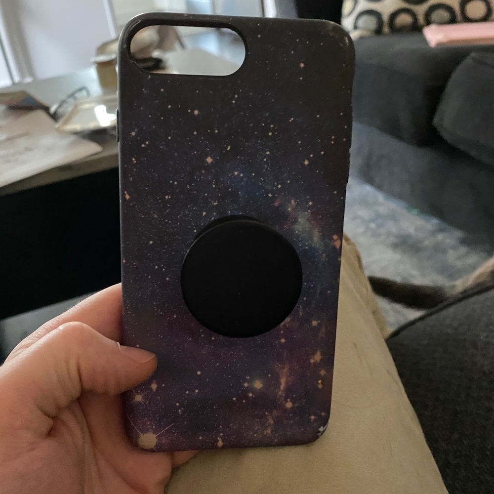 iPhone 8 Plus case with pop socket